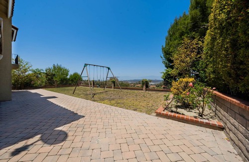 Rowland Heights Casa | Scenic City Views near DISNEYLAND and DTLA (sleeps 16)