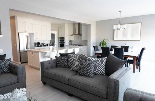 Cochrane Casa | Scenic Cochrane Family Home