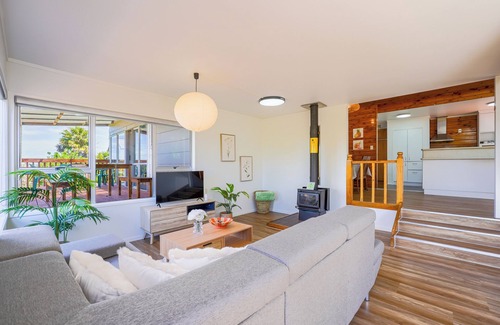 Whangarei Casa | Scenic Escape with Stunning Sea Views in Raumanga