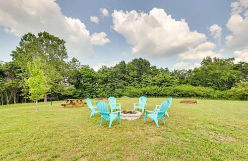 Eureka Springs Apartamento | Scenic Eureka Springs Cabin Rental with Balcony!