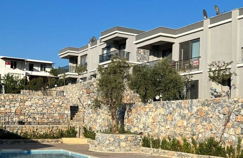 Milas Apartamento | Scenic Flat with Shared Pool in Milas