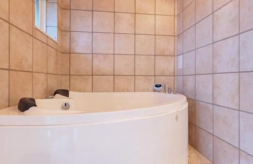 Bogense Casa | Scenic Golf Retreat-By Traum