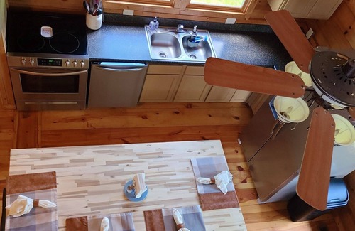 Olivehill Cabina | Scenic Hilltop Cabin on TN River w Firepit, Grill, WIFI, Full Kitchen, H2O views