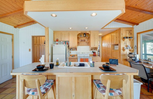 Kernville Casa | Scenic Kernville Getaway w/ Deck & Mountain Views!