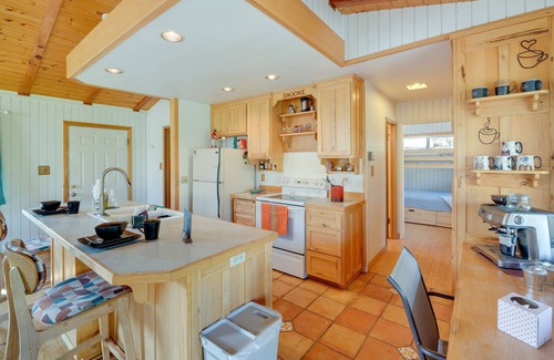 Kernville Casa | Scenic Kernville Getaway w/ Deck & Mountain Views!
