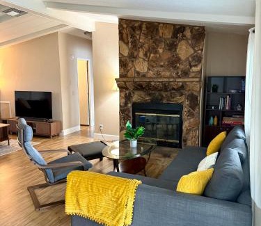 Wofford Heights Casa | Scenic Lake House & Dog Friendly