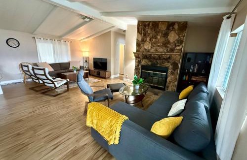 Wofford Heights Casa | Scenic Lake House & Dog Friendly