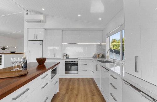Taupo Casa | Scenic Lake Views - Taupo Holiday Home