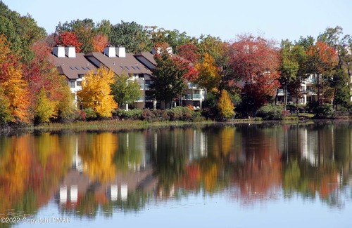 Lake Harmony Condominio | Serene Lake & Mountain Views on Big Boulder