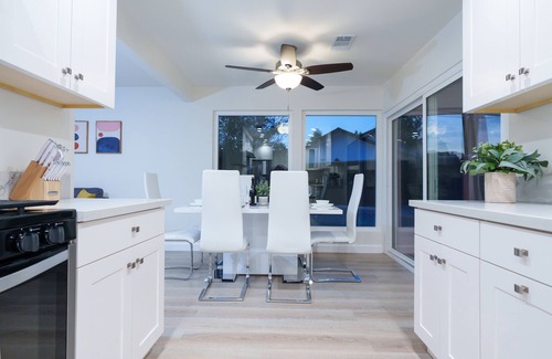 Granada Hills North Casa | Scenic Los Angeles Home with Pool