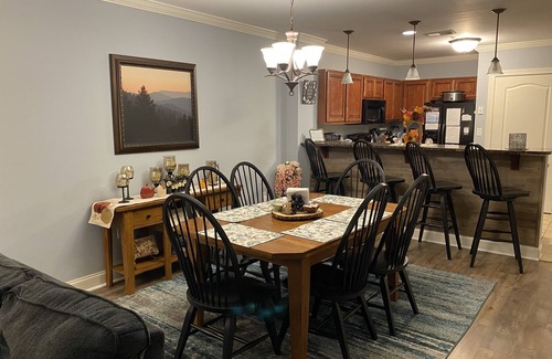 Gatlinburg Condominio | Vistas panorámicas a las montañas, comodidades del hogar, pasos del centro de Gatlinburg