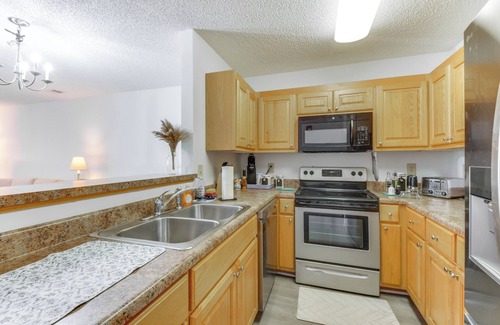 Six Mile Condominio | Scenic Outdoor Space: Lake Keowee Retreat!