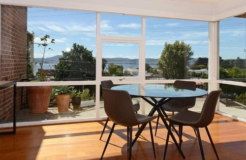 Sandy Bay Casa | Scenic Sandy Bay Villa close City
