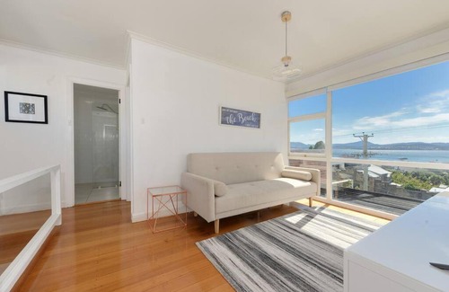 Sandy Bay Casa | Scenic Sandy Bay Villa close City