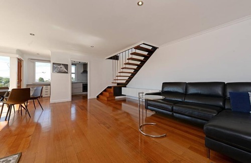 Sandy Bay Casa | Scenic Sandy Bay Villa close City