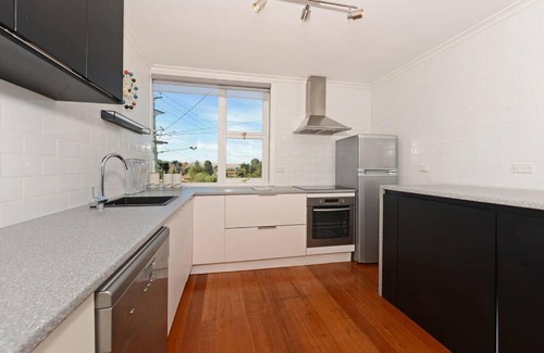 Sandy Bay Casa | Scenic Sandy Bay Villa close City