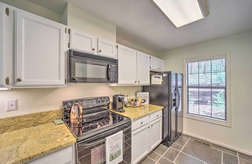 Sapphire Condominio | Scenic Sapphire Condo w/ Deck + Gas Grill!