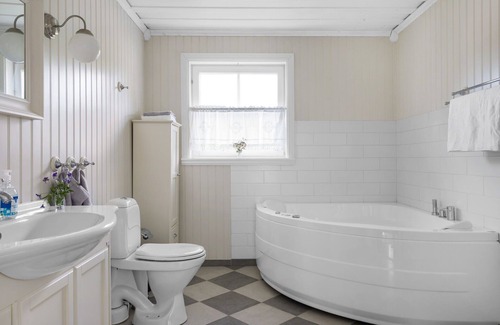 Orviken Casa | Scenic Seaside Retreat near Northvolt Ett