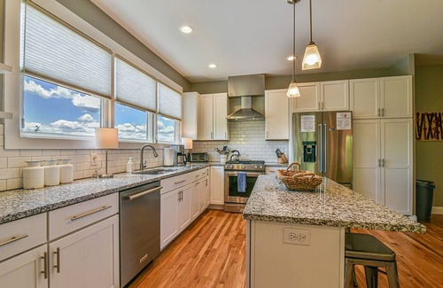 Woodfin Casa | Amplias y nuevas casas a minutos del centro de Asheville