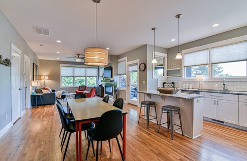 Woodfin Casa | Amplias y nuevas casas a minutos del centro de Asheville