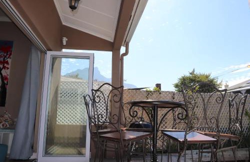 Claremont Casa | Scenic two bedroom house with splash pool