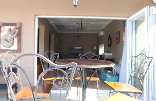 Claremont Casa | Scenic two bedroom house with splash pool