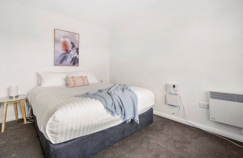 Lutana Casa | Large Family Home close to CBD, Sleeps 10