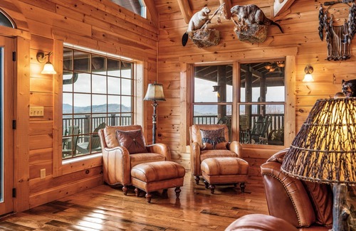 Gatlinburg - Pigeon Forge Cabina | Scenic Views Estate:2025 Specials!
