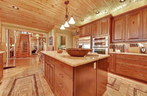 Gatlinburg - Pigeon Forge Villa | Scenic Views Estate