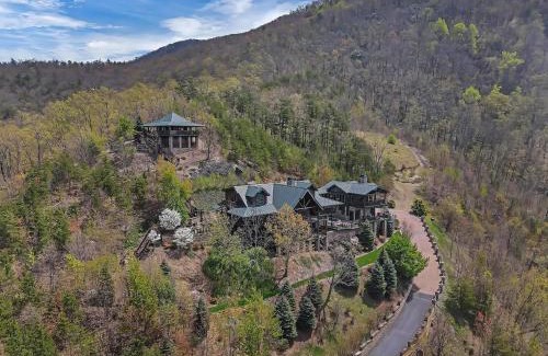 Gatlinburg - Pigeon Forge Villa | Scenic Views Estate