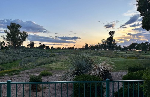 Superstition Springs Condominio | Scenic views of Superstition Springs Golf Course right outside your door.