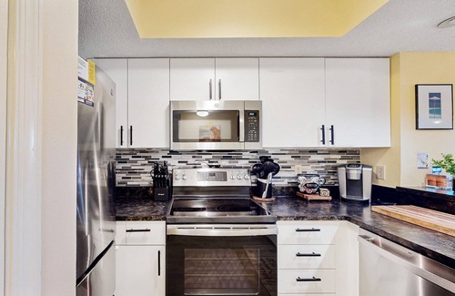 Avon Condominio | Scenic Waterfront Condo – Dock + Pet Friendly