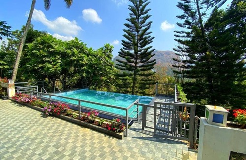 Devikolam Casa | Sceva's Garden Home - Double bed with balcony - 2