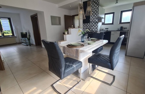 West Apartamento | Schöne Ferienwohnung mit Eigener Terrasse und Garten