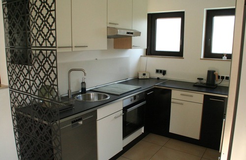 West Apartamento | Schöne Ferienwohnung mit Eigener Terrasse und Garten
