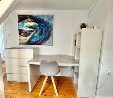 Burgeresch Apartamento | Schönes City-Apartment mit 2 Schlafzimmer, Parkplatz, ruhig und hell, D46-DG