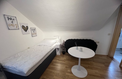 Ulm Apartamento | Schönes Zimmer mit integriertem Bad - ideal für Geschäftsreisen