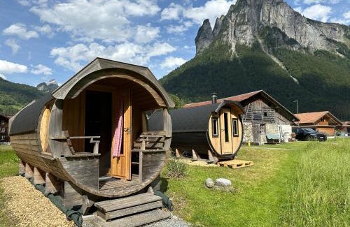 Innertkirchen Casa | Schlafen im Fass - Schlaffass - Abenteuer - Romantik - Haslifass