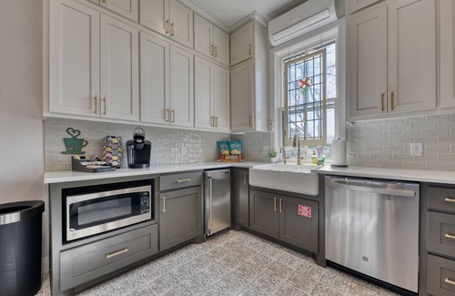 New Braunfels Casa | Schlitterbahn Retreat | 7 Bed, 6.5 Bath with Games Pavilion