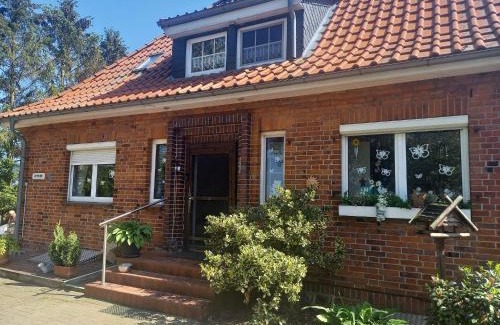 Testorf-Steinfort Apartamento | Schoene Zweizimmer-Ferienwohnung mit Pool im Garten