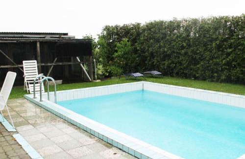 Testorf-Steinfort Apartamento | Schoene Zweizimmer-Ferienwohnung mit Pool im Garten