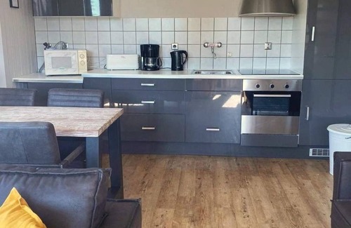 Breskens Casa | Schoneveld 147 of type Duinroos located at the Schoneveld holiday park built as a 4-bedroom semi-detached house, the Dune Rose is very practical and cosy. The house is particularly suitable for 1 to 4 persons.