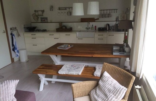 Breskens Casa | Schoneveld 163 of type Duinroos located at the Schoneveld holiday park a cosy and affordable holiday home. Duinroos is a charming holiday home with large windows that always give you the idea that you are in the garden.