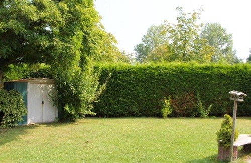 Breskens Casa | Schoneveld 183 of type Duinroos located at the Schoneveld holiday park is built as a 4 under a roof House and is very practical and cosy. The House is particularly suitable for 1 to 4 people.