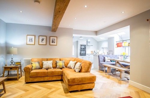 Hepworth Cabaña | SCHOOL COTTAGE, family friendly, luxury holiday cottage in Holmfirth
