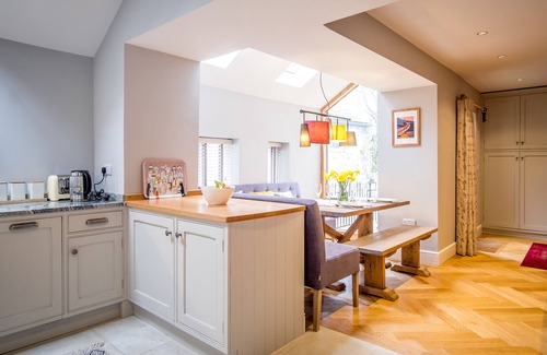 Hepworth Cabaña | SCHOOL COTTAGE, family friendly, luxury holiday cottage in Holmfirth