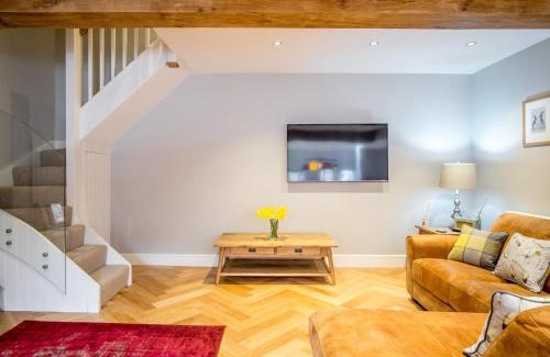 Hepworth Casa | School Cottage