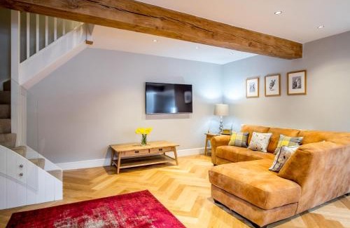 Hepworth Casa | School Cottage