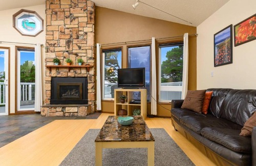 Gleneden Beach Casa | School House Creek Retreat
