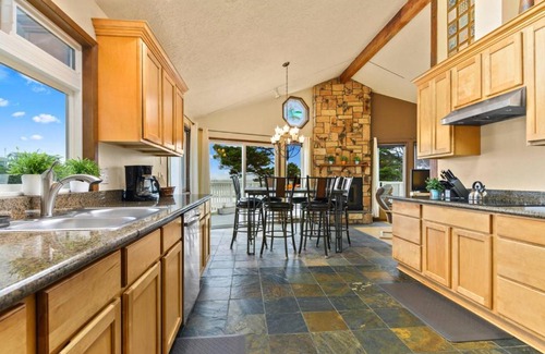 Gleneden Beach Casa | School House Creek Retreat